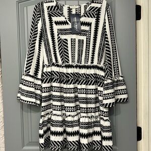 NWT Anna-Kaci California black & white blouse/tunic w/ruffle end of sleeve